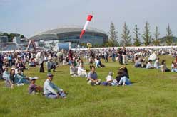 Many spectators.